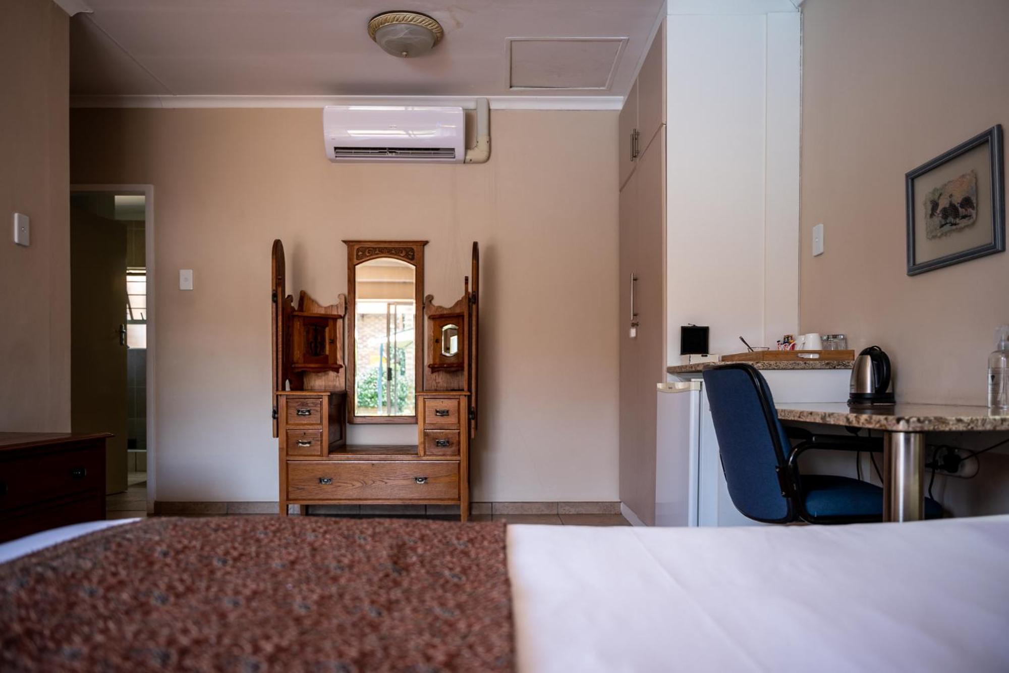 Asante Guest House Vanderbijlpark Exterior photo