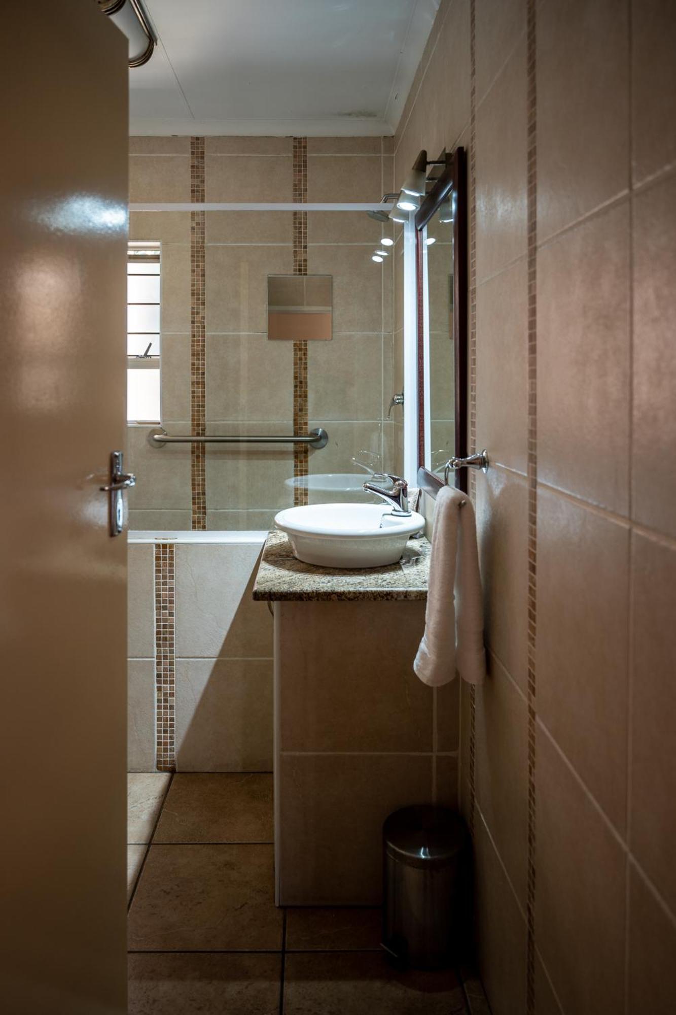 Asante Guest House Vanderbijlpark Exterior photo