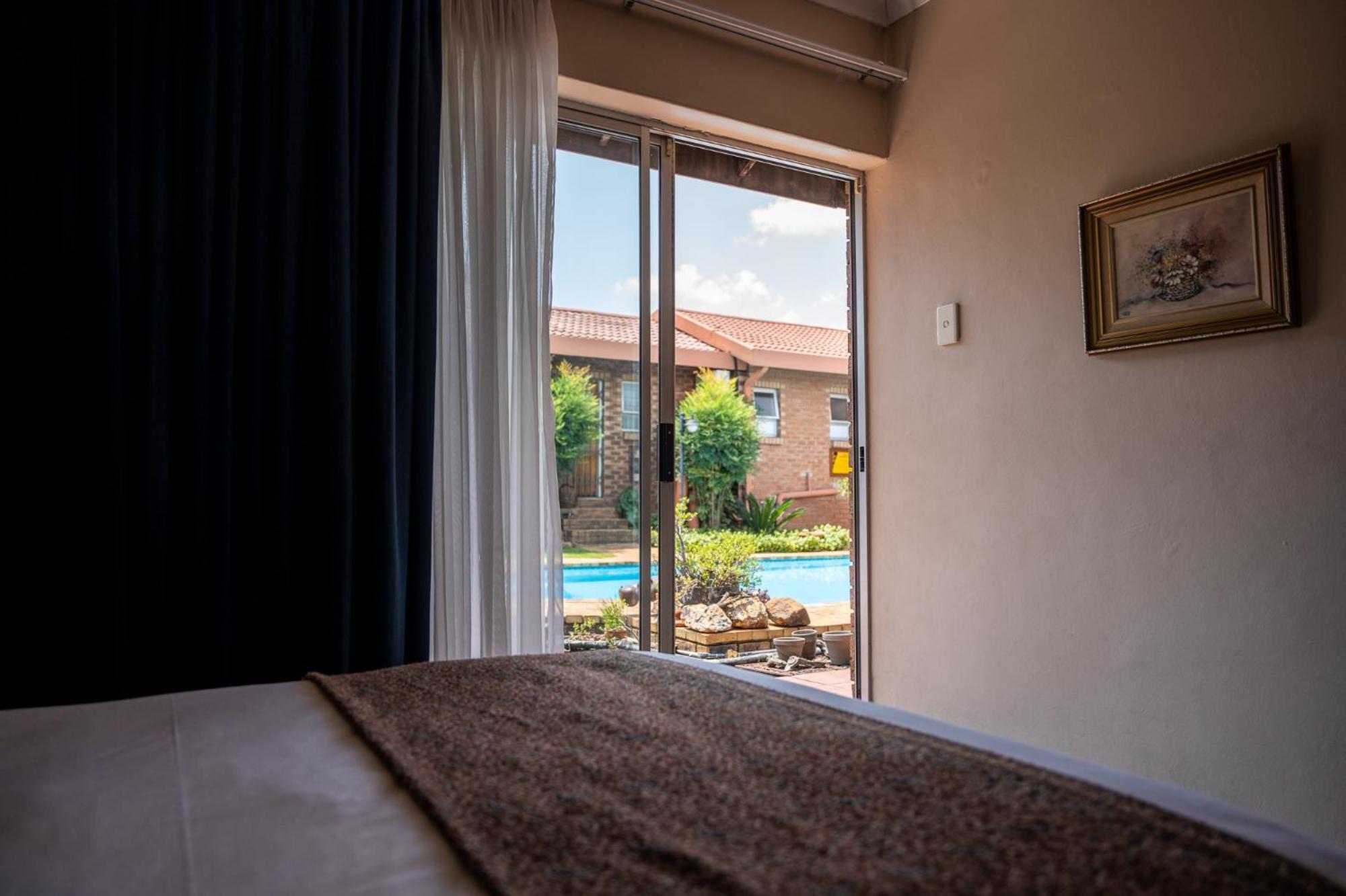 Asante Guest House Vanderbijlpark Exterior photo
