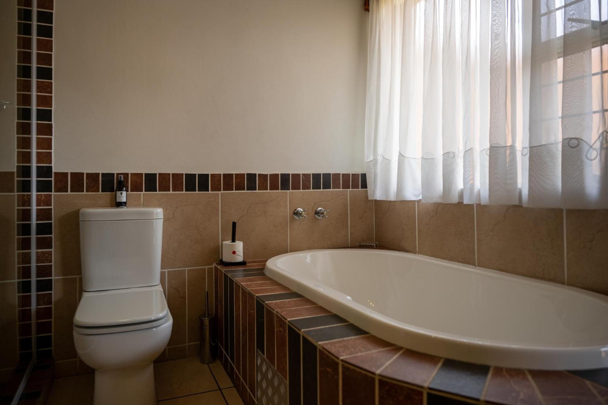 Asante Guest House Vanderbijlpark Exterior photo