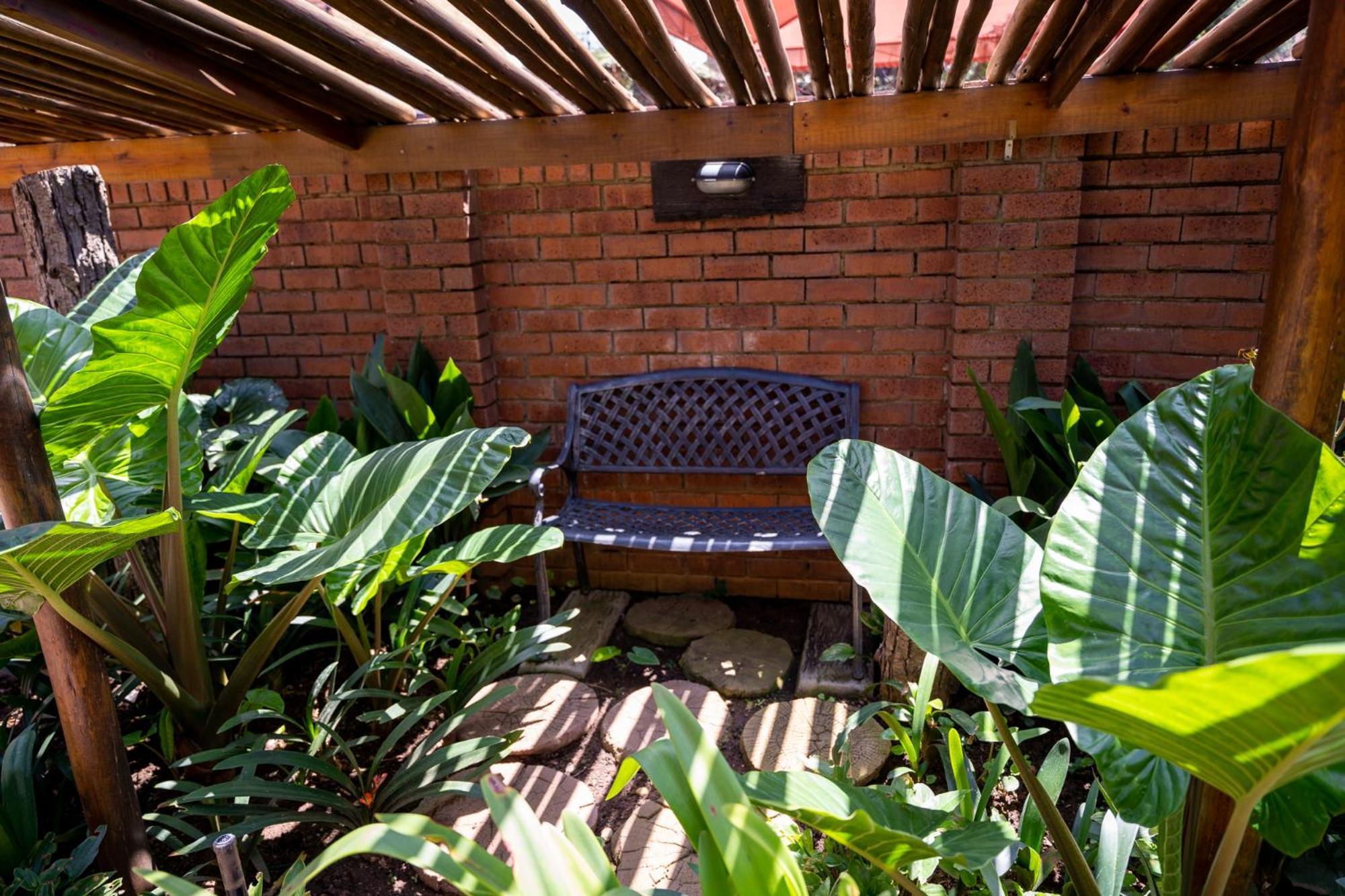 Asante Guest House Vanderbijlpark Exterior photo