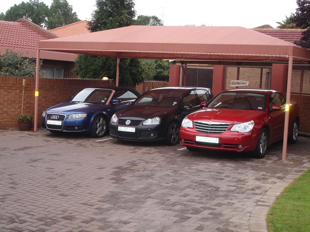 Asante Guest House Vanderbijlpark Exterior photo